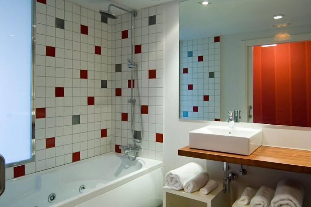 double room | bathroom | shower, hair dryer, slippers, bidet