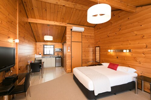 Lockwood Manor Motel