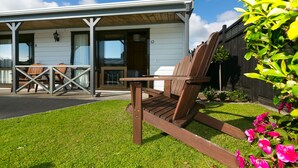 Porch - Lockwood Manor Motel (New Plymouth)