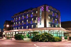 Front of property – evening/night - Levante Bellaria (Bellaria-Igea Marina)