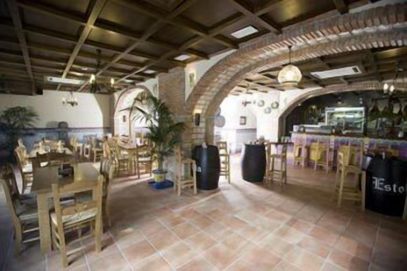 Breakfast, lunch and dinner served