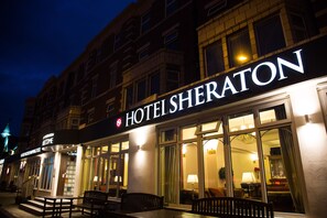 Front of property – evening/night - Hotel Sheraton (Blackpool)