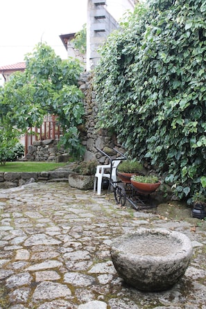 Signature Cottage, 2 Bedrooms | Terrace/patio