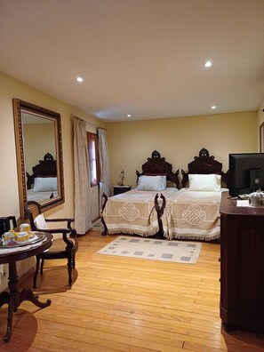 Superior-Doppel- oder -Zweibettzimmer