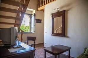 Quarto triplo | 1 quarto, cofres nos quartos, escrivaninha