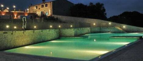 Seasonal outdoor pool, pool umbrellas, sun loungers