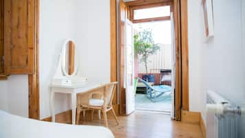 Quarto casal, banheiro compartilhado | Cofres nos quartos, Wi-Fi de cortesia, roupa de cama