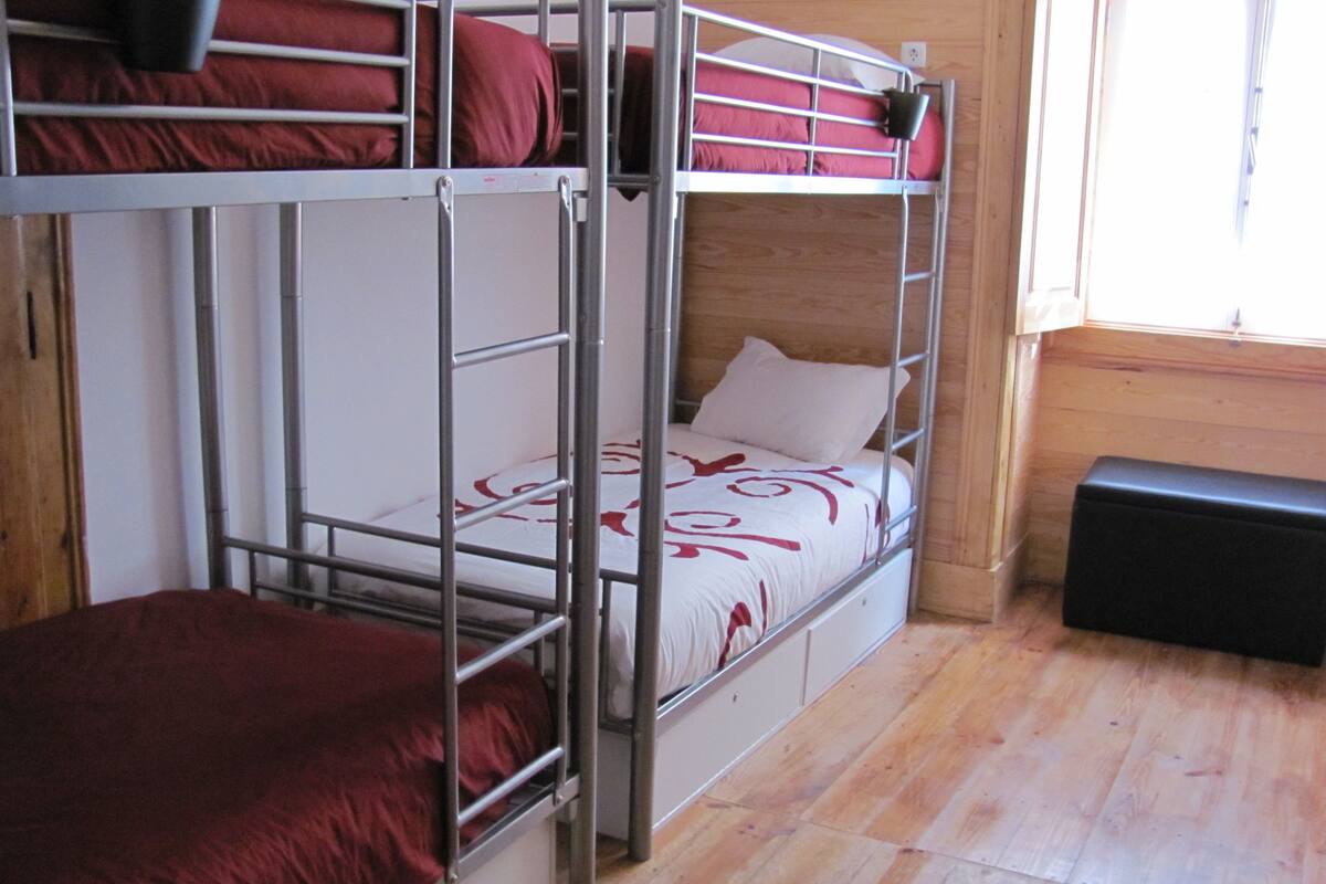 Caja de seguridad en la habitación, wifi gratis y ropa de cama 