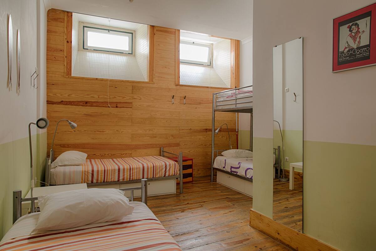 Caja de seguridad en la habitación, wifi gratis y ropa de cama 