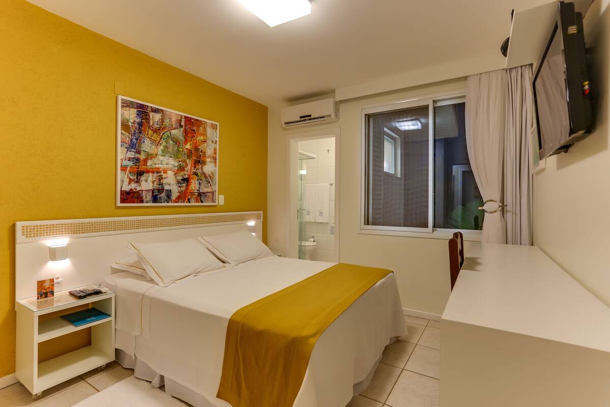 Luxe tweepersoonskamer | Een minibar, gratis babybedden, gratis wifi, beddengoed