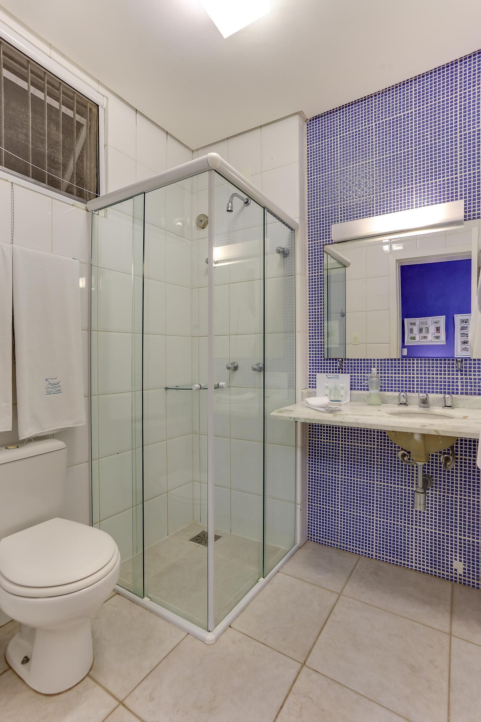 Salle de bain | Articles de toilette gratuits, sèche-cheveux, serviettes fournies