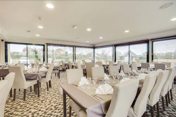 Desayuno buffet (EUR 12.90 por persona)