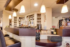 Bar (on property) - Brit Hotel La Cote Des Havres (Lessay)
