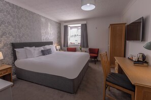 Rom – comfort, 1 dobbeltseng, ikke-røyk | Allergitestet sengetøy, skrivebord og blendingsgardiner