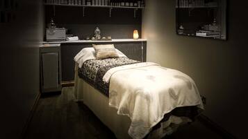 Cozy retreat with a single bed, minimalist decor, and ample storage.
