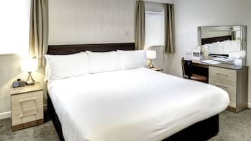 Habitación ejecutiva, 1 cama King size, para no fumadores | Ropa de cama hipoalergénica, escritorio y cortinas blackout