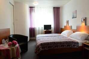 Bureau, chambres insonorisées, Wi-Fi gratuit, draps fournis