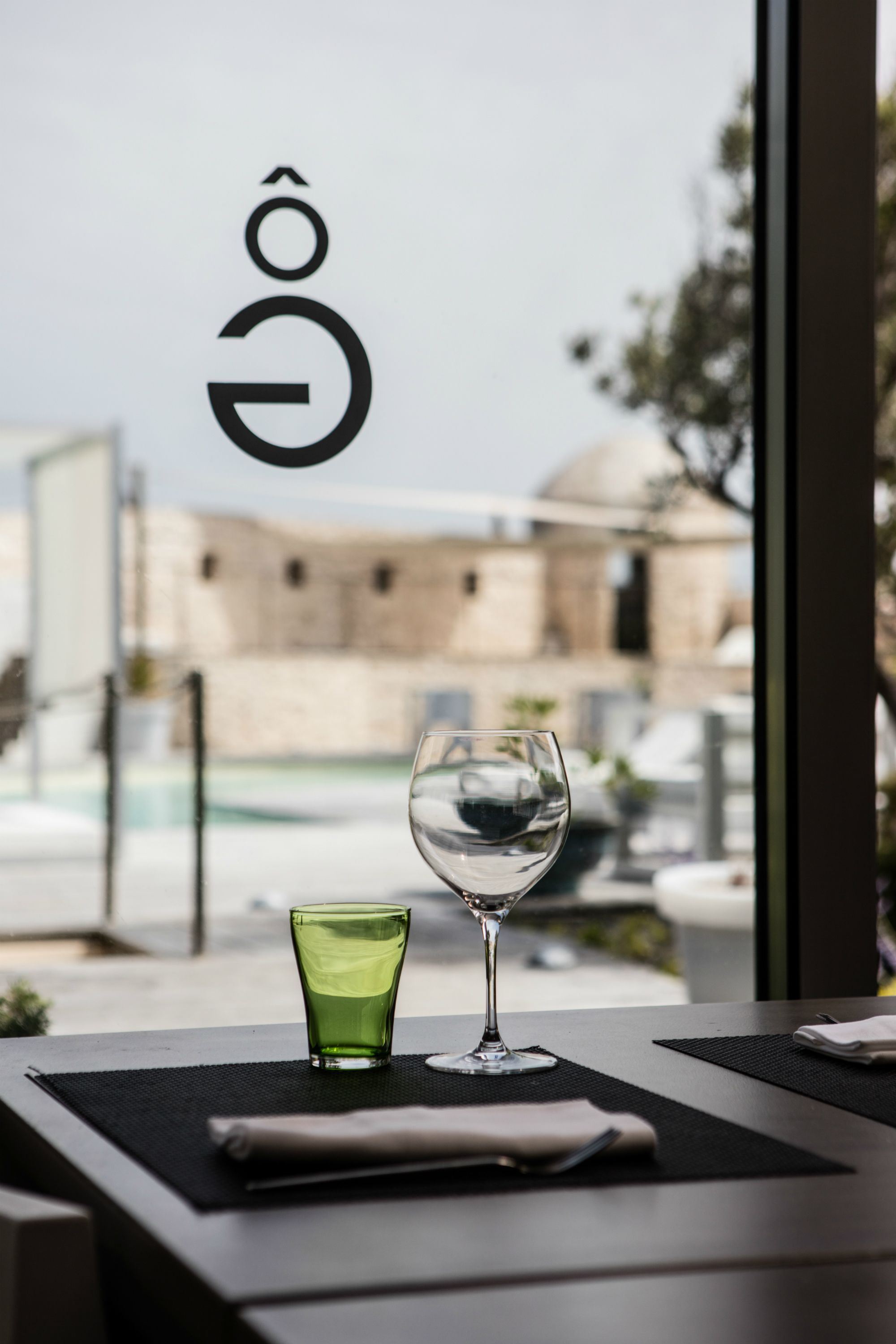 朝食、ランチ、ディナーに営業 (イタリア料理、プール ビュー)