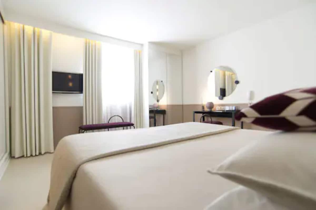 Double Room, Patio | Premium bedding, minibar, in-room safe, desk