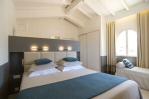 Junior Suite | Premium bedding, minibar, in-room safe, desk - Hotel Genovese (Bonifacio)