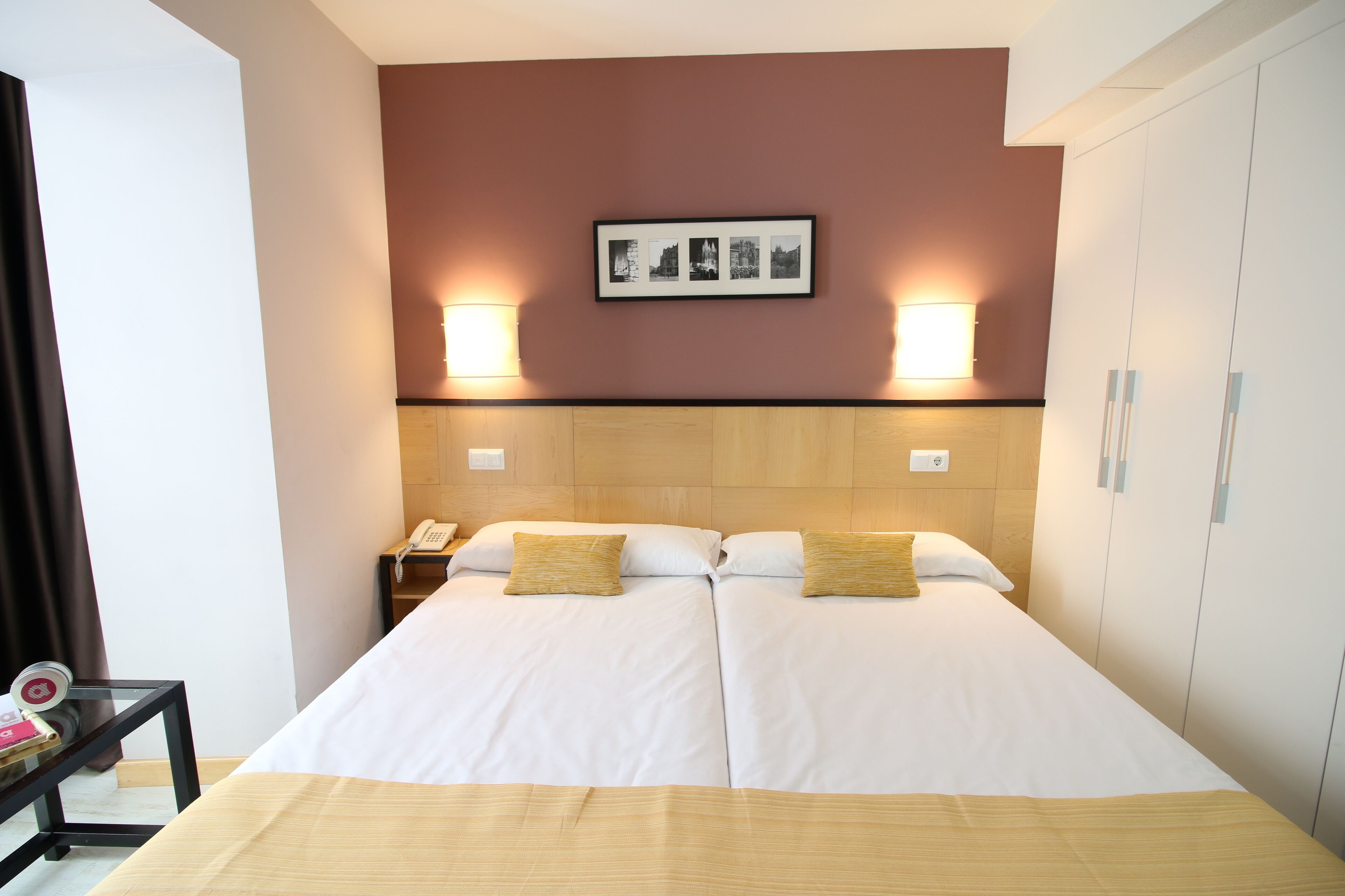 premium double or twin room | in-room safe, desk, free wifi, bed sheets