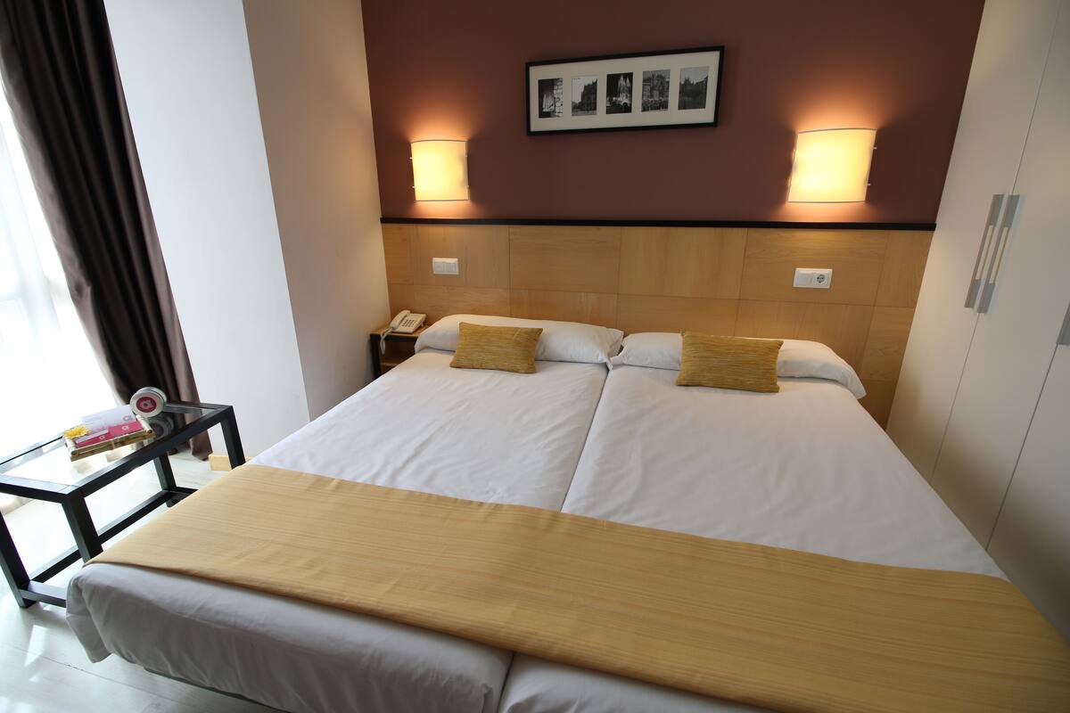premium double or twin room | in-room safe, desk, free wifi, bed sheets