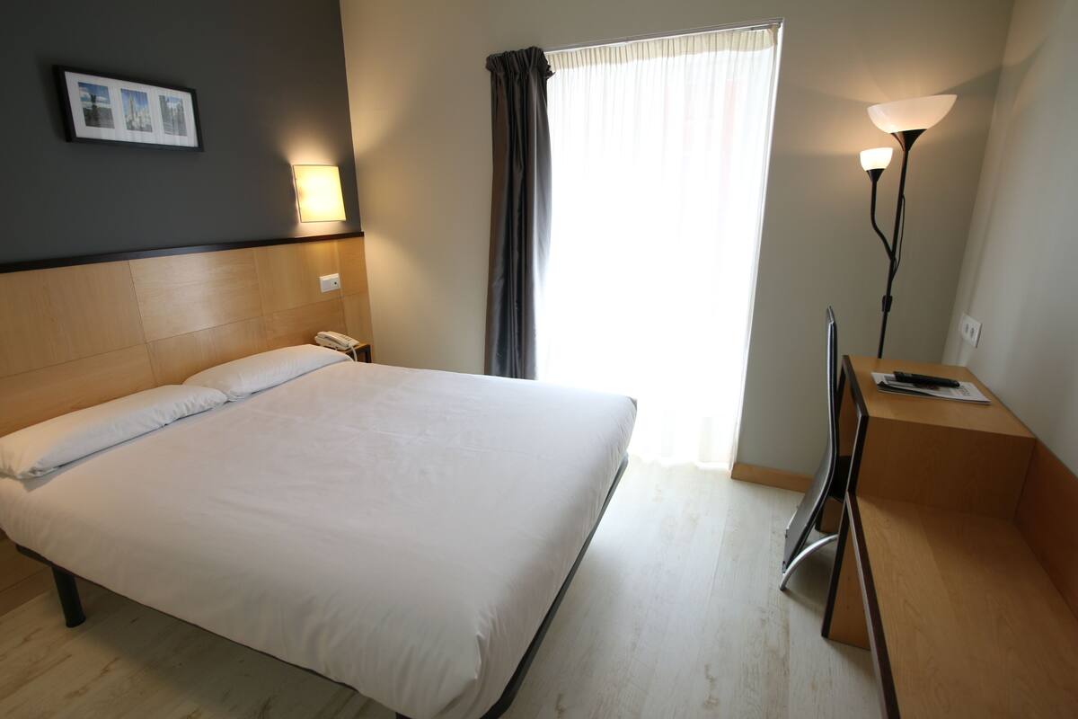 In-room safe, desk, free WiFi, bed sheets