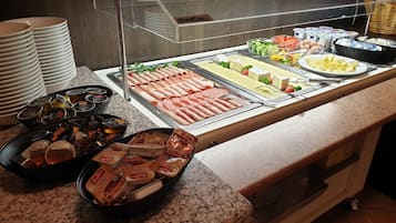 Se sirven desayunos, comidas y cenas