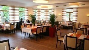 Breakfast, lunch and dinner served - Hotel & Restaurant Haus Kehrenkamp (Hagen)