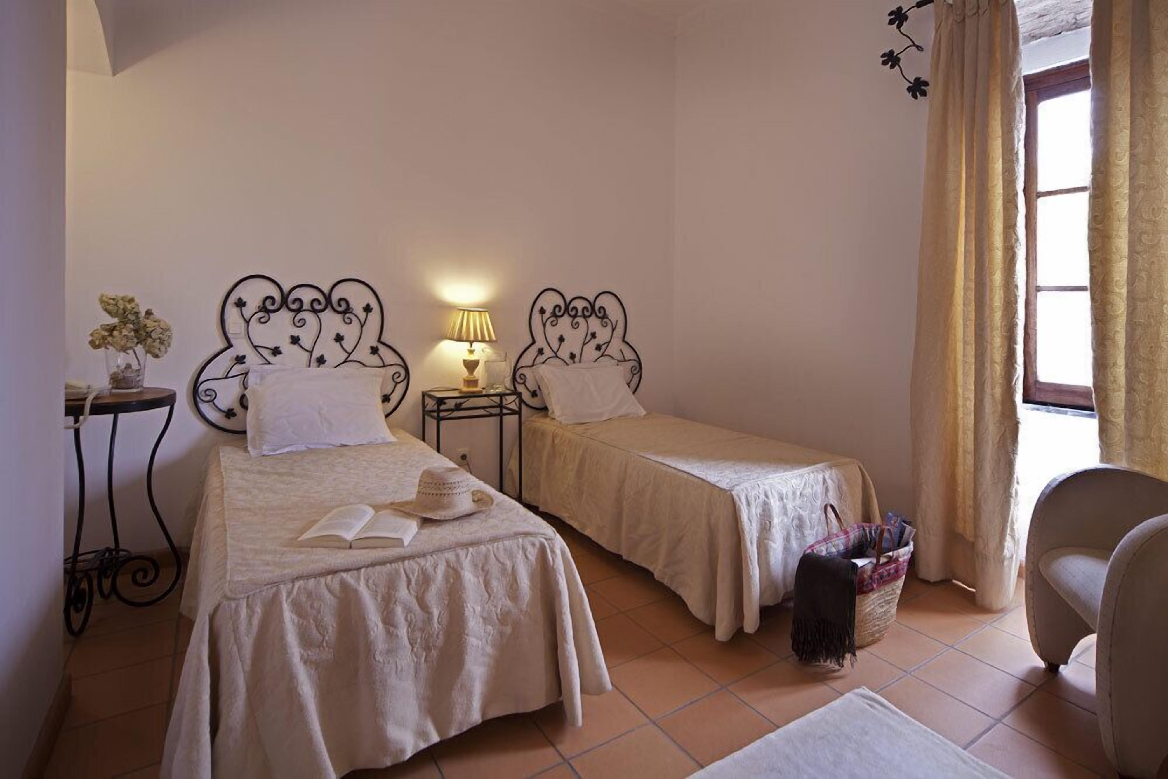 standard room | desk, free wifi, bed sheets