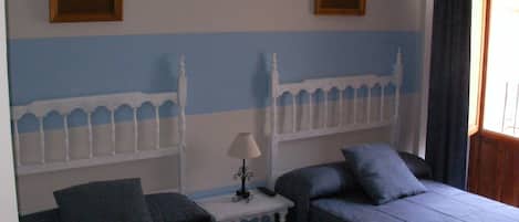 Decoración personalizada, escritorio y camas extra