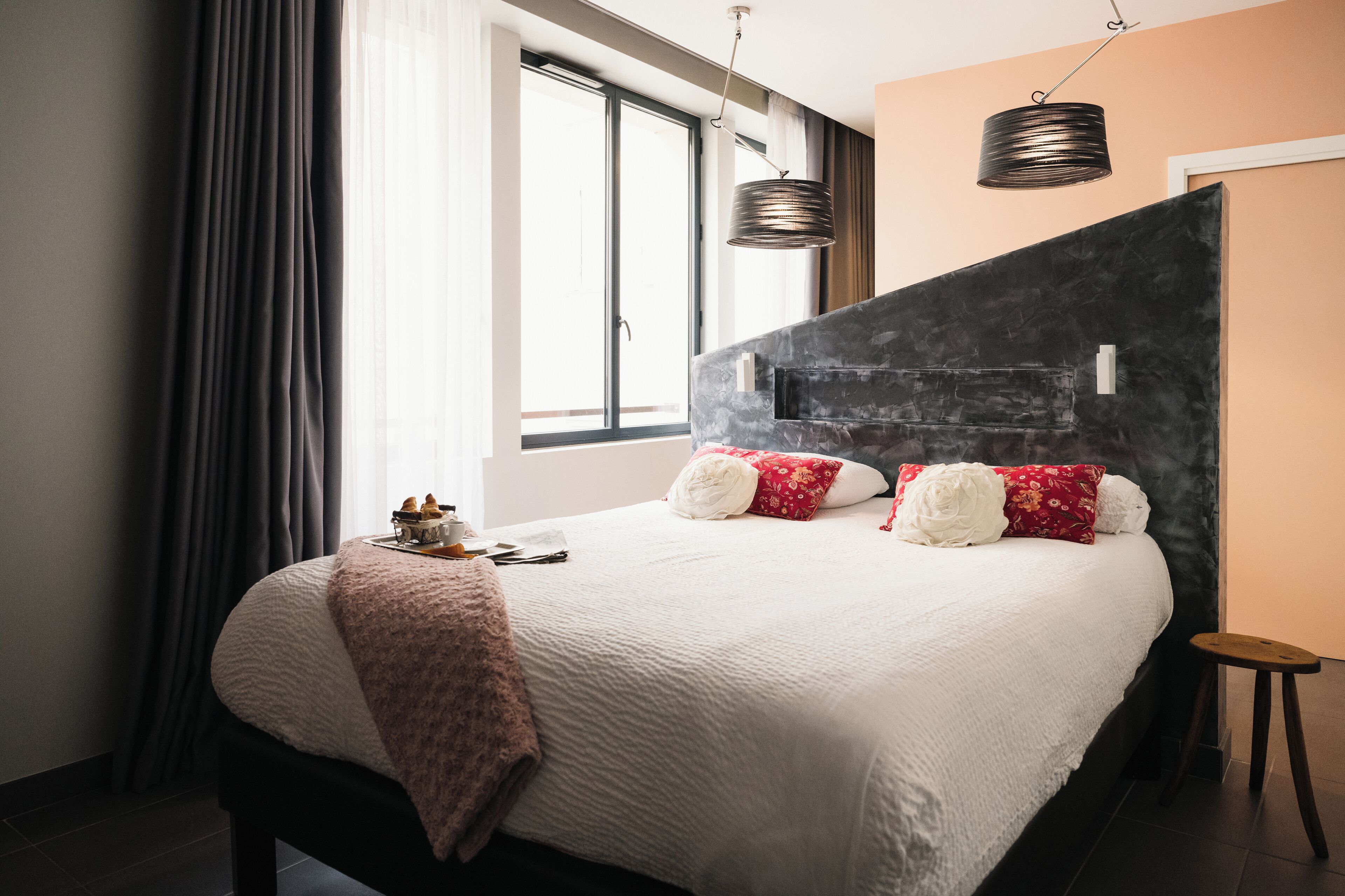 deluxe double room | desk, soundproofing, free wifi, bed sheets