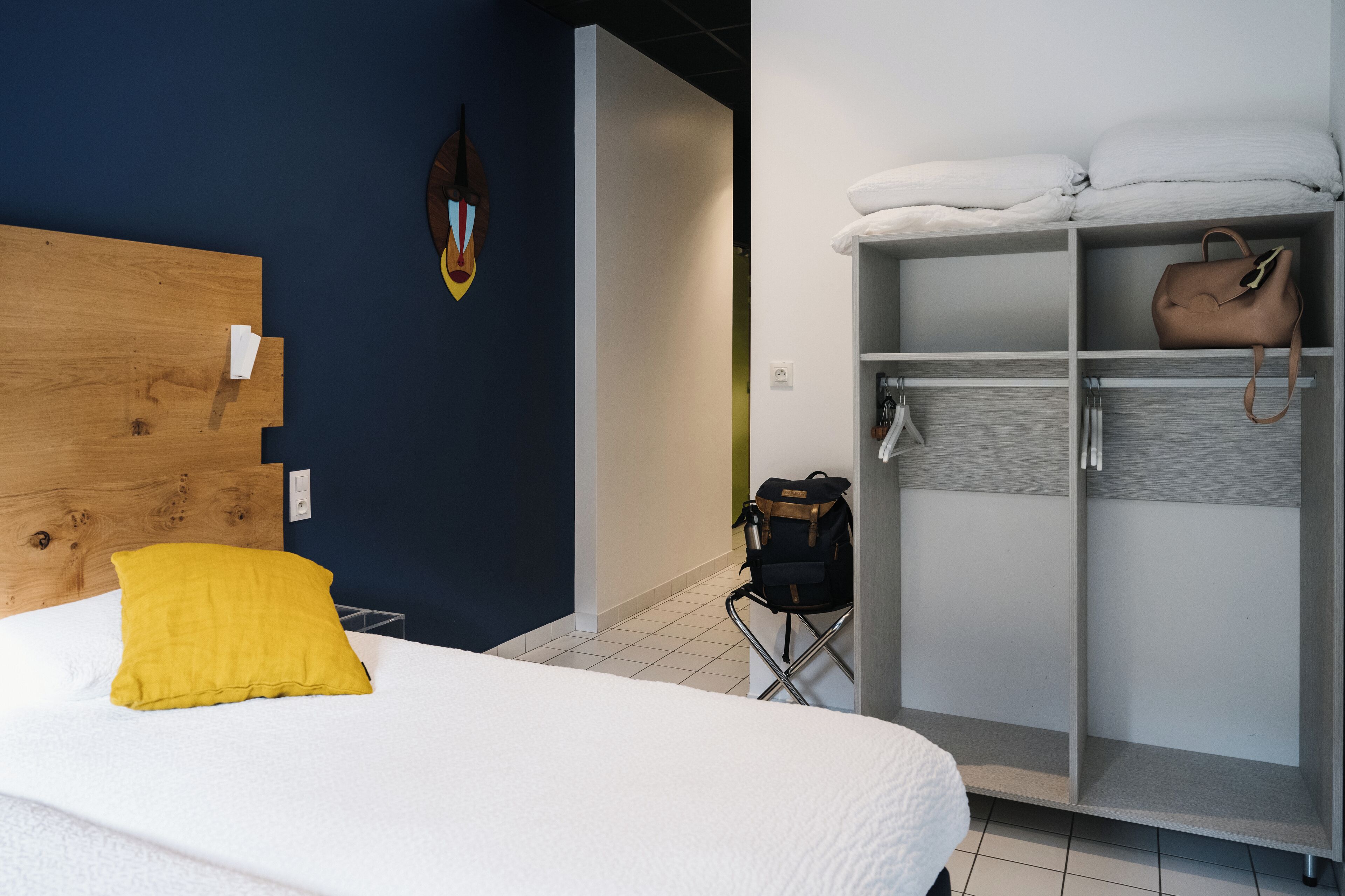 classic quadruple room | desk, soundproofing, free wifi, bed sheets