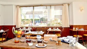 Morgenmadsbuffet hver dag (7 EUR pr. person)