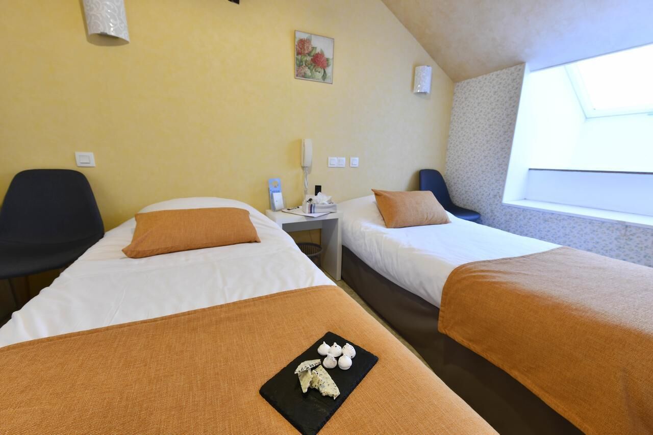 desk, soundproofing, free cots/infant beds, free wifi