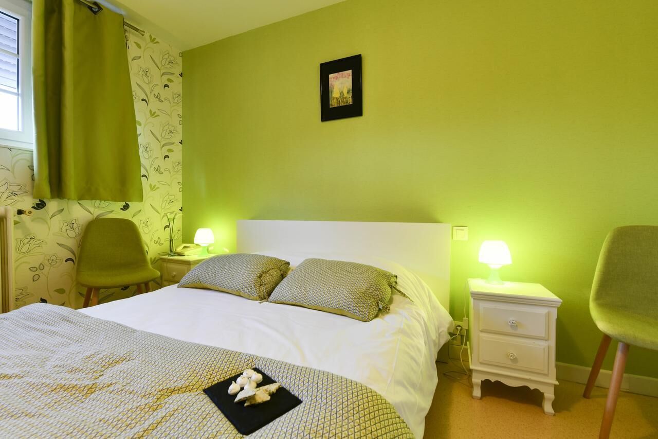 Bureau, chambres insonorisées, lits bébé (gratuits), Wi-Fi gratuit