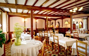 Breakfast, lunch and dinner served - Chez Germaine (Geus-d'Oloron)