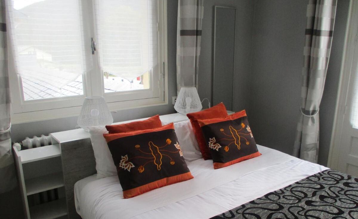 In-room safe, desk, soundproofing, WiFi (free)