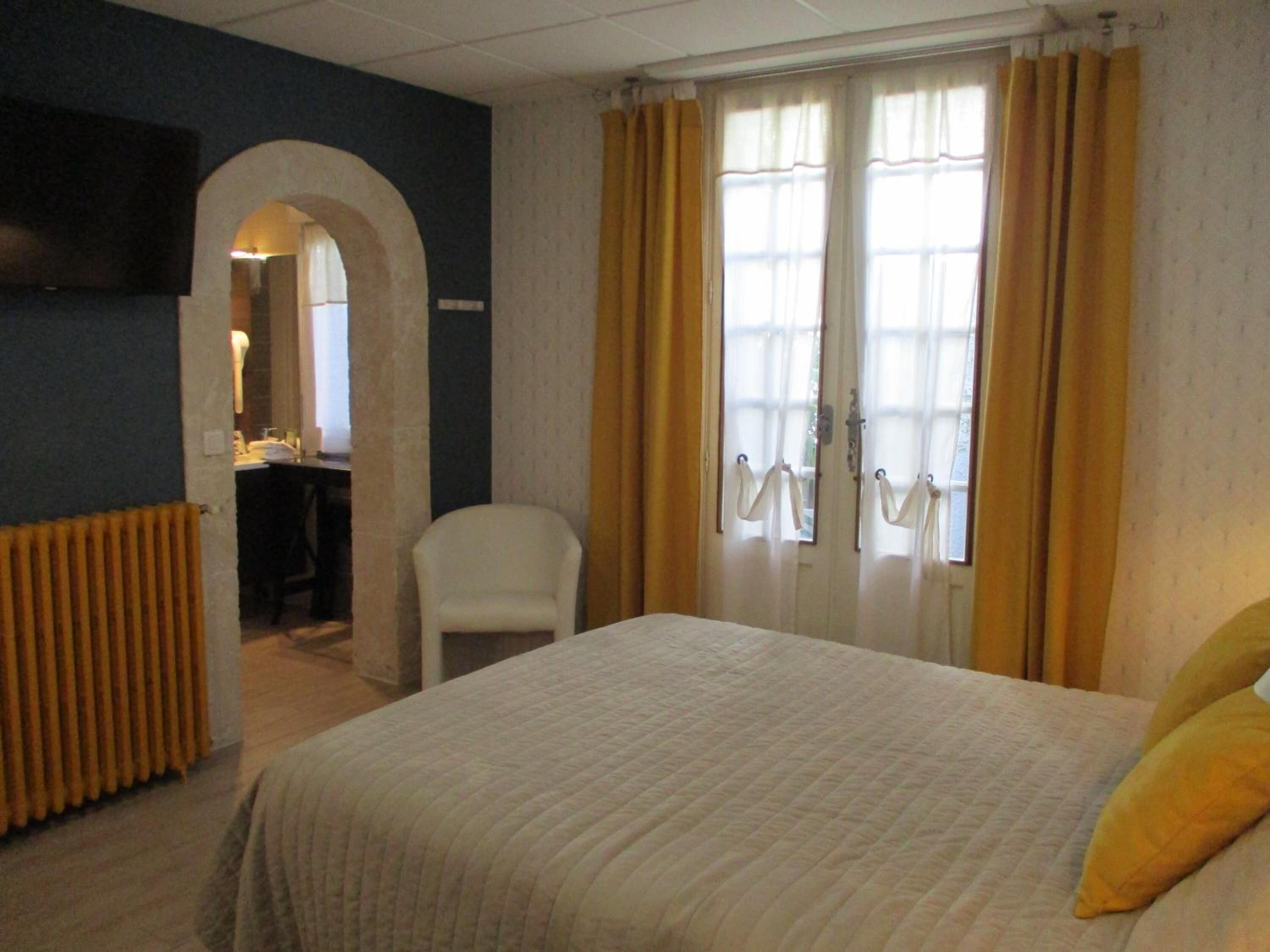 in-room safe, desk, soundproofing, free cots/infant beds