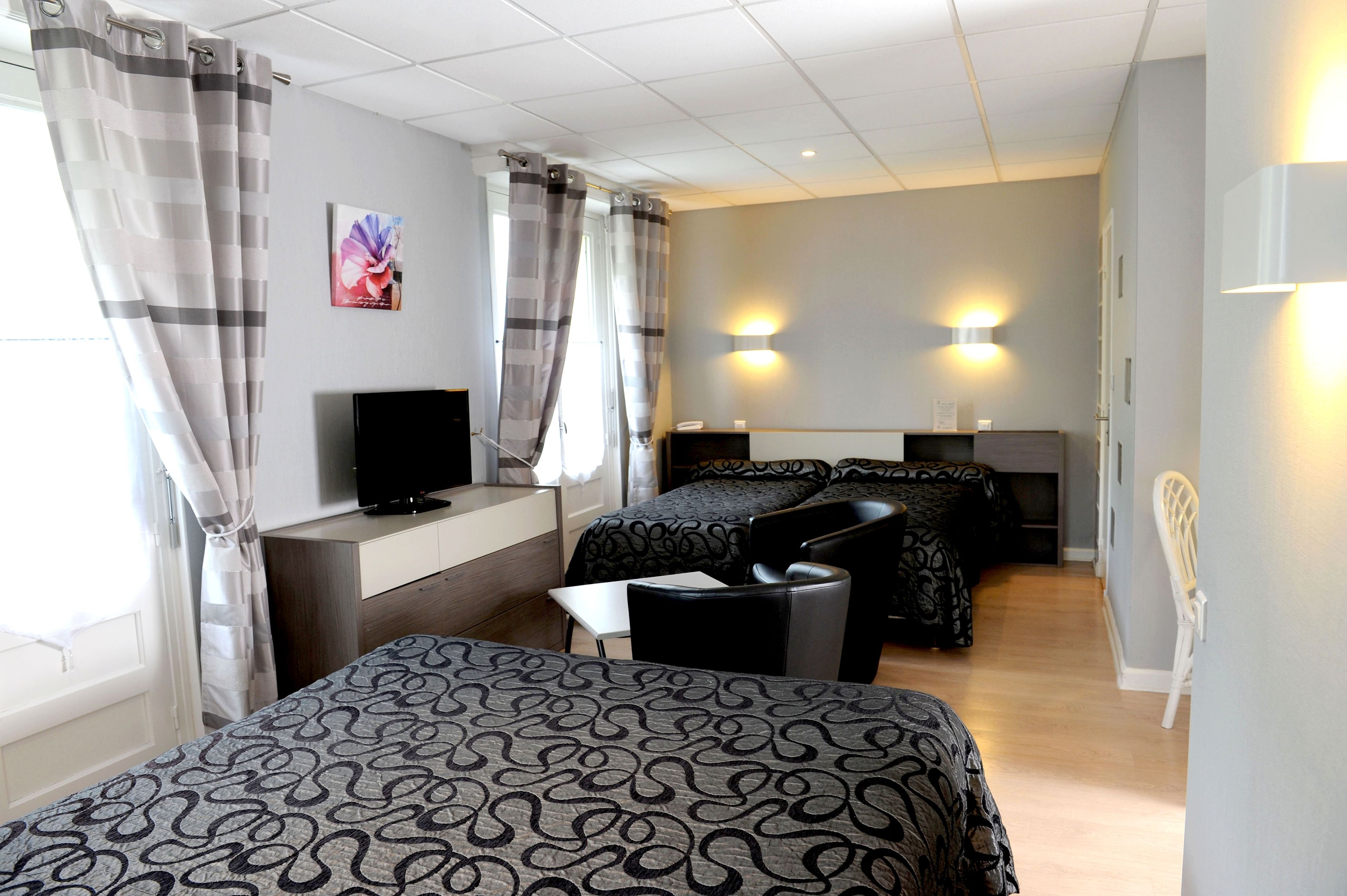 quadruple room | in-room safe, desk, soundproofing, free cots/infant beds