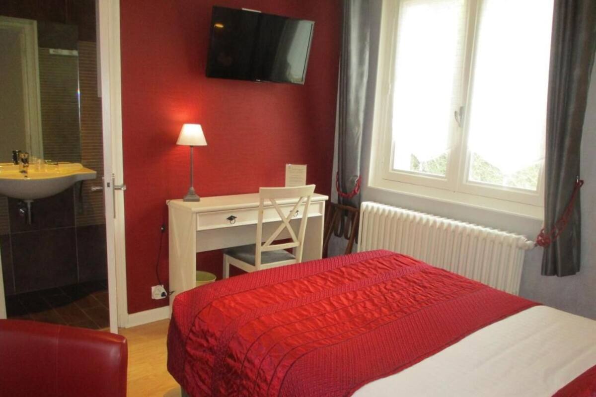 In-room safe, desk, soundproofing, WiFi (free)