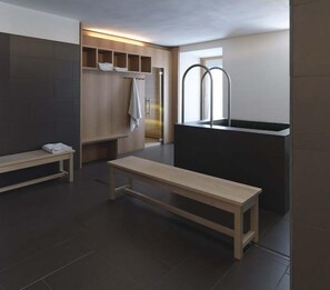 Sauna, pemandian Turki/hammam, perawatan tubuh, dan pijat jaringan dalam
