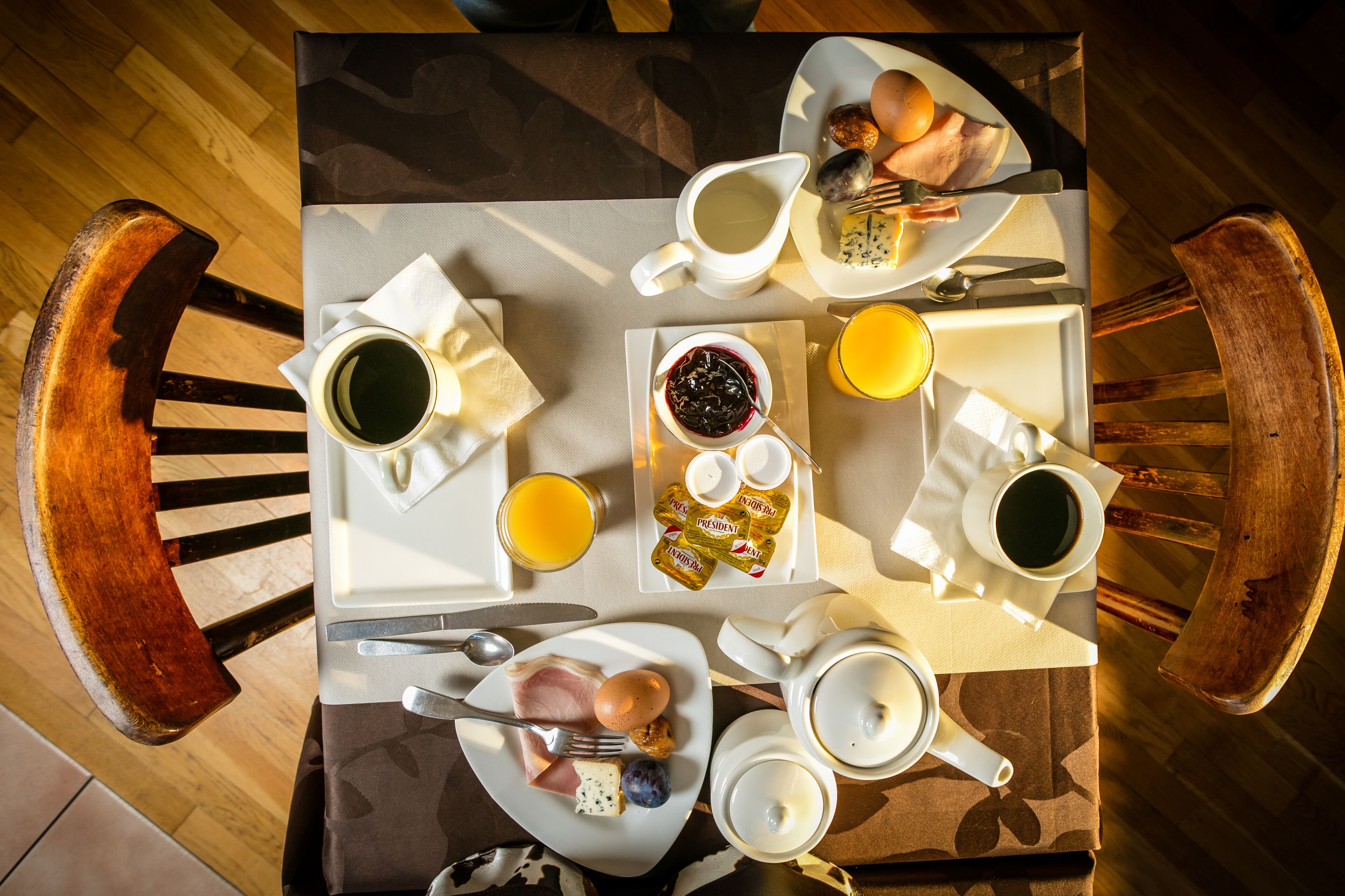 Daily buffet breakfast (EUR 13 per person)