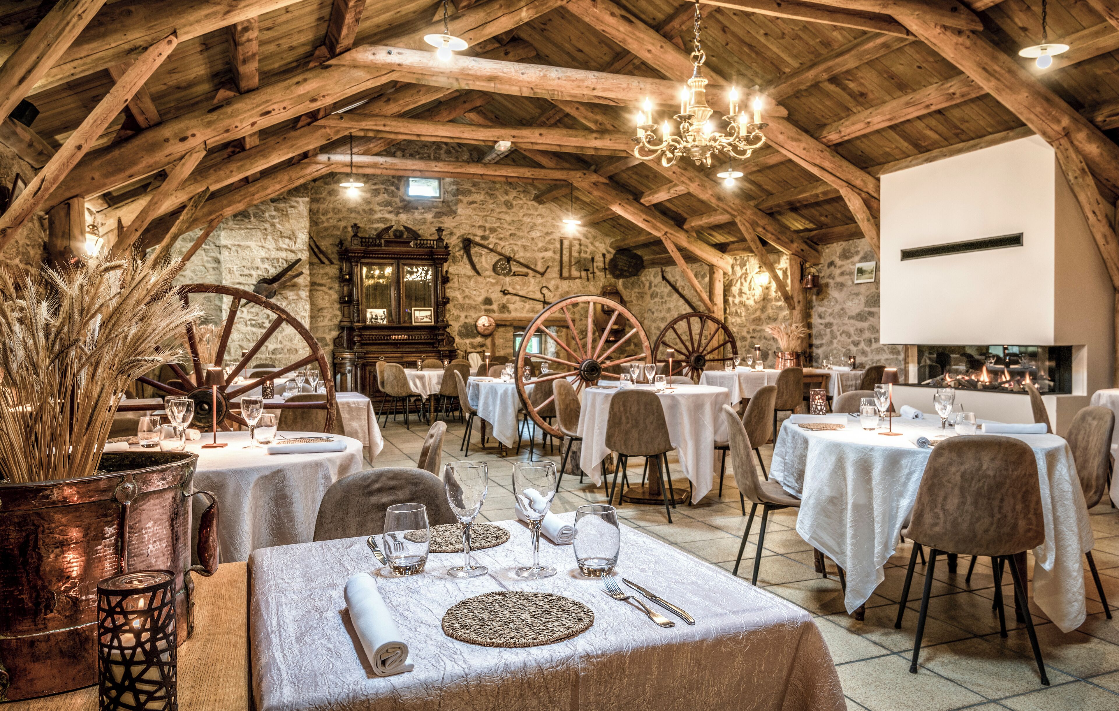 Serveert ontbijt, lunch, diner, regionale gerechten 