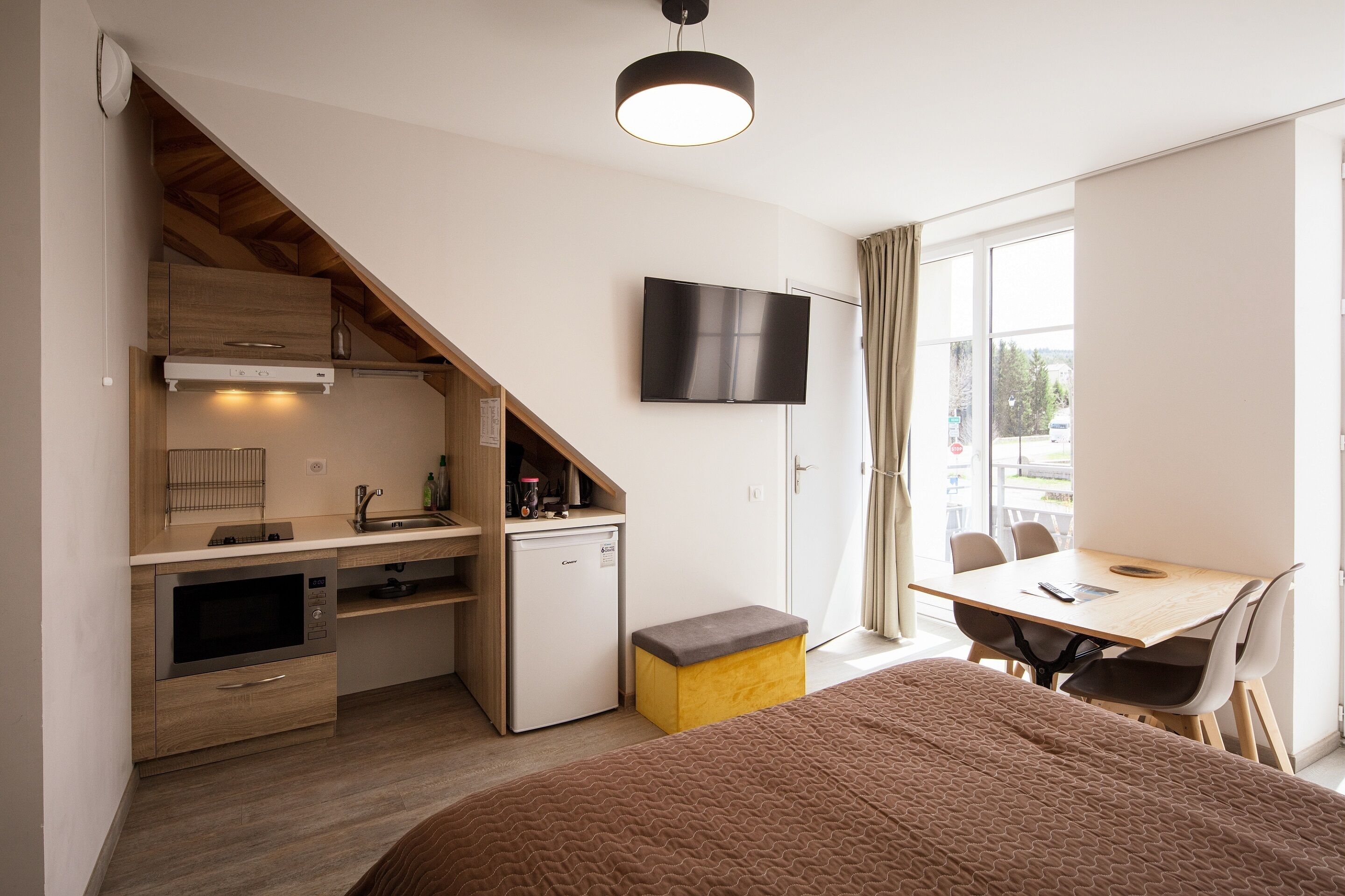 standard studio | private kitchenette | coffee/tea maker, electric kettle