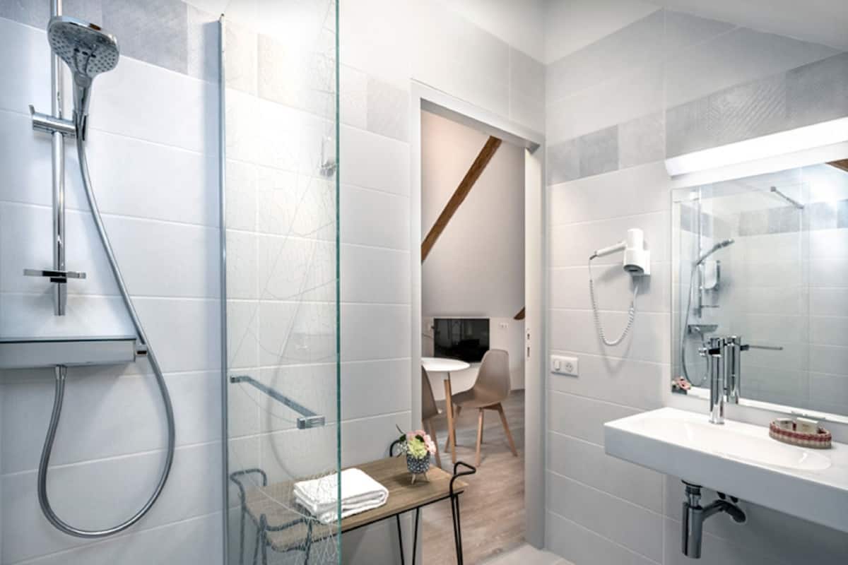 superior double room | bathroom | hair dryer, towels