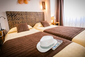 Habitación con 2 camas individuales | Wifi gratis y ropa de cama