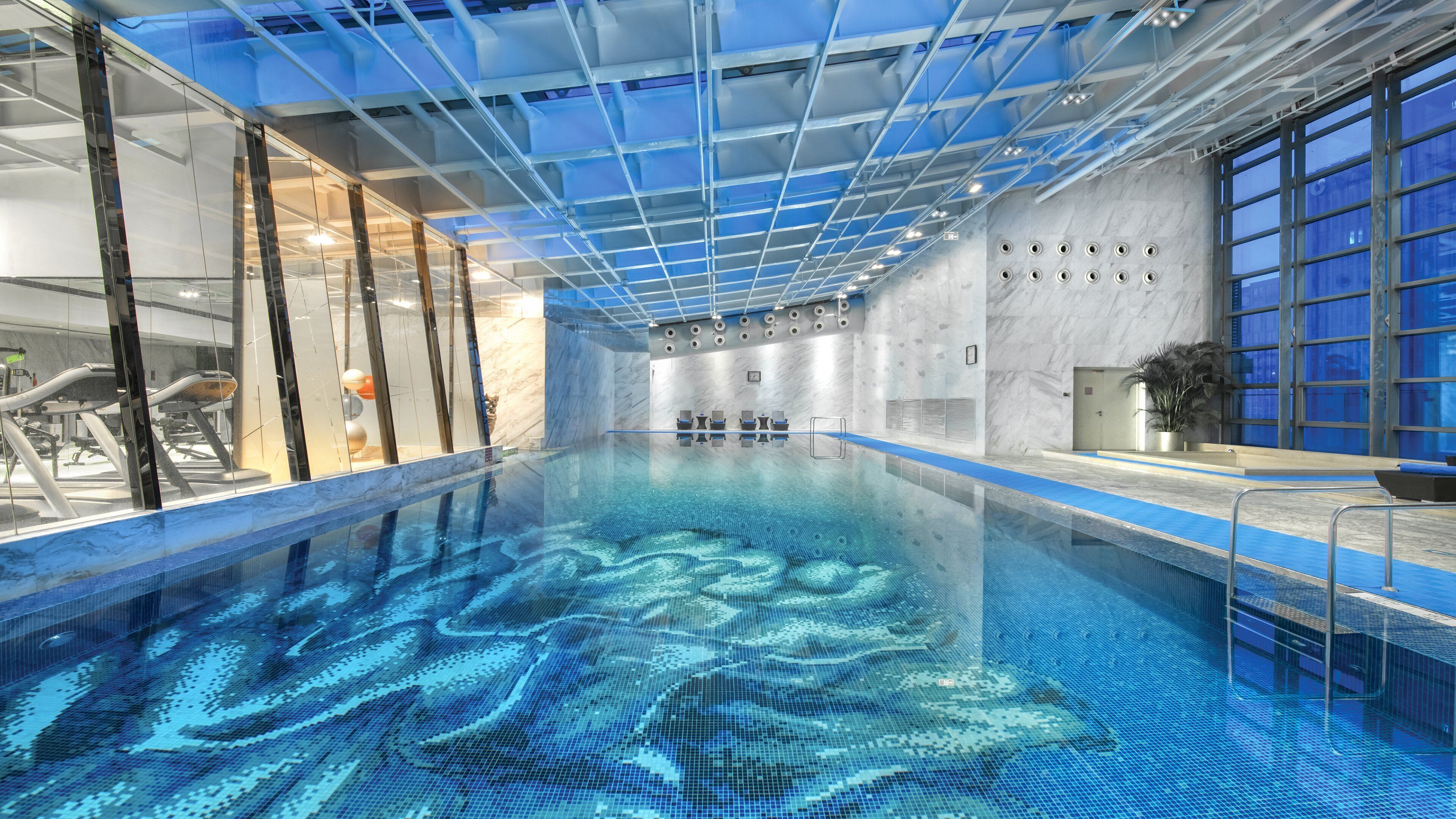 Una piscina techada