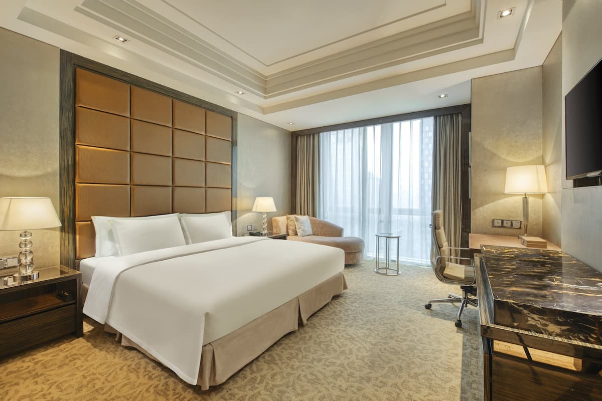 ห้องพัก, เตียงคิงไซส์ 1 เตียง, ใช้คลับเลานจ์ได้ (High Floor) | ผ้านวมขนเป็ด, มินิบาร์, ตู้นิรภัยในห้องพัก, โต๊ะทำงาน