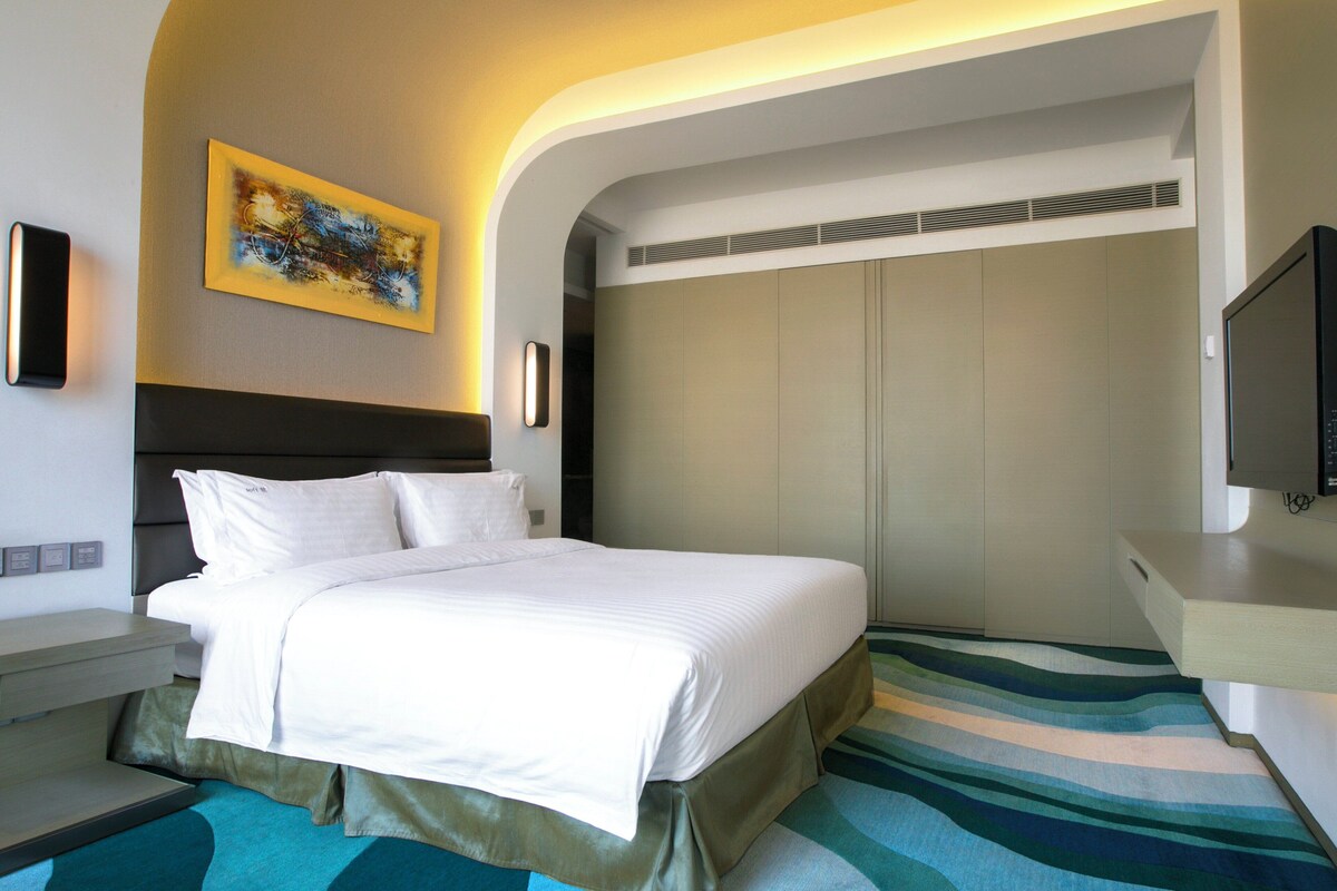 Suite (Dining)